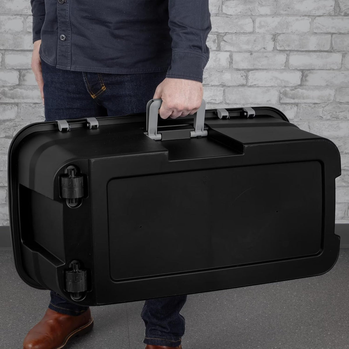 Wheeled Storage Trunk 22 Gallon with Lockable Wheels and Handle Z61773